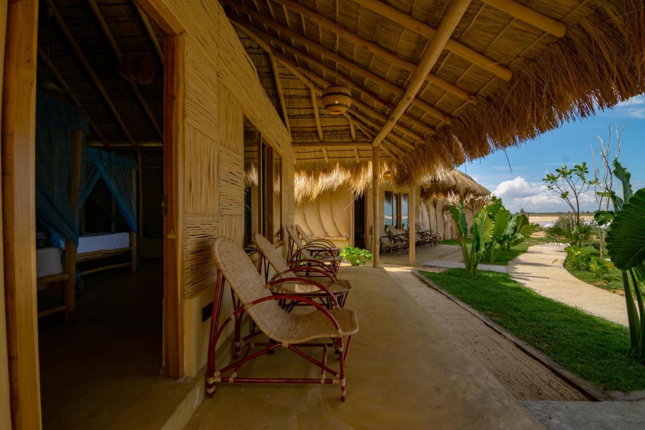Blue Waters Hotel อารูกัมเบย์ ภายนอก รูปภาพ